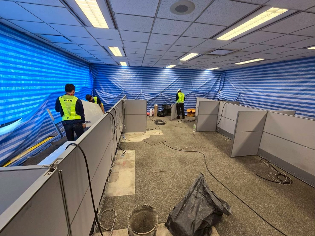 ผลงานการรื้อถอดขนย้ายประกอบติดตั้งเฟอร์นิเจอร์โต๊ะทำงาน